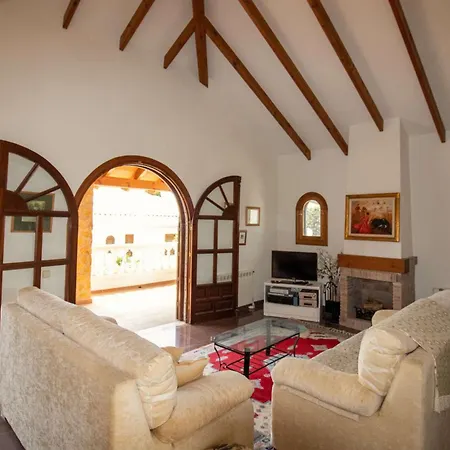 Con Piscina , Jardin Y Barbacoa Villa