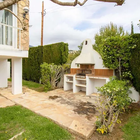Con Piscina , Jardin Y Barbacoa *